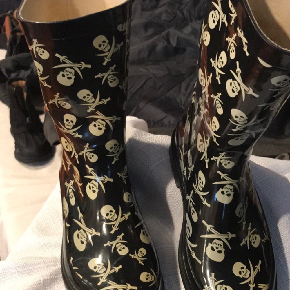 Chocka rain boots skull and bones co